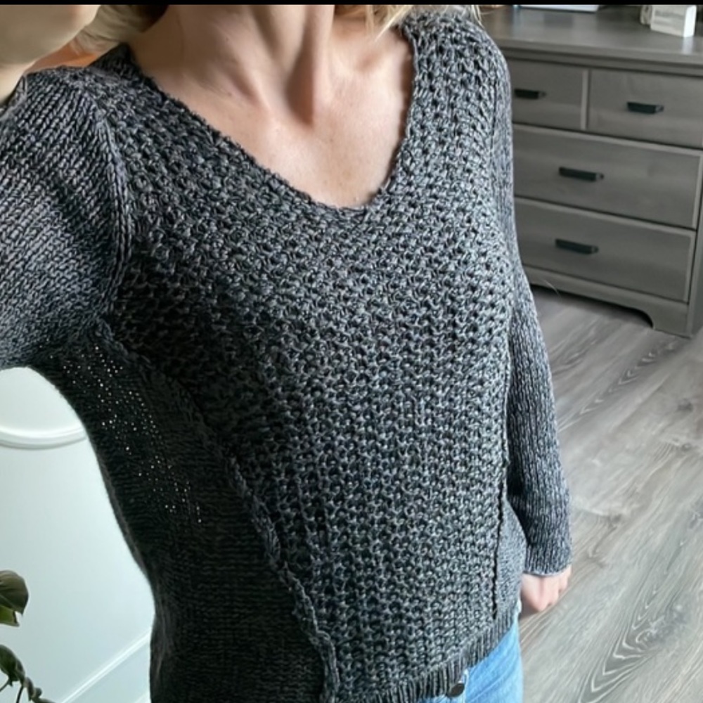 RDI mixed stitch knit v-neck sweater - Picture 4 of 13
